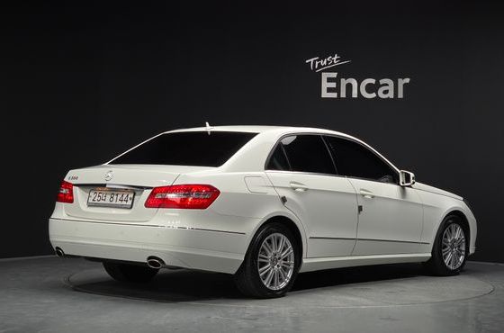 Mercedes-Benz E-Class E300 Elegance — пробег 52 462 км — фото 2 из 5