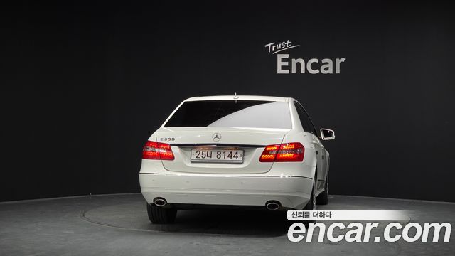 Mercedes-Benz E-Class E300 Elegance — пробег 52 462 км — фото 4 из 5