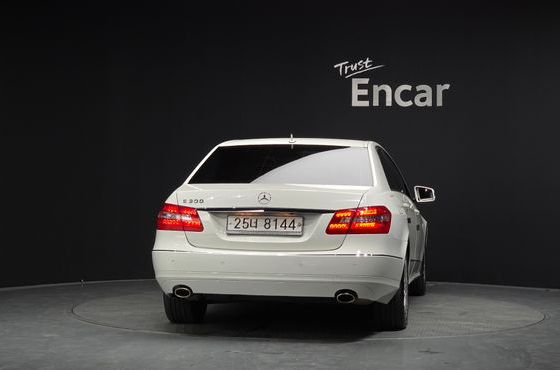 Mercedes-Benz E-Class E300 Elegance — пробег 52 462 км — фото 4 из 5