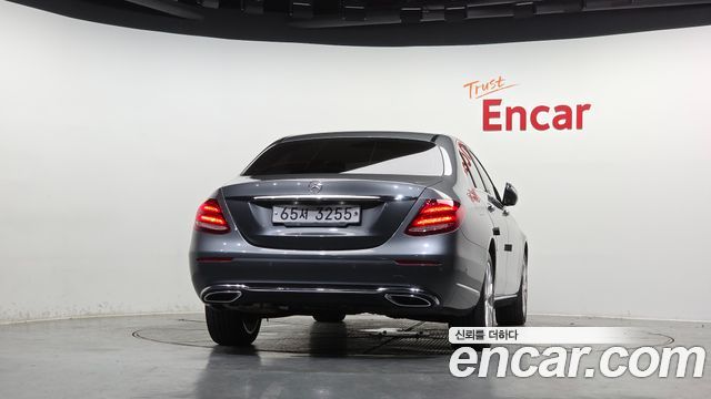 Mercedes-Benz E-Class E220d 4MATIC Exclusive — пробег 122 188 км — фото 4 из 5