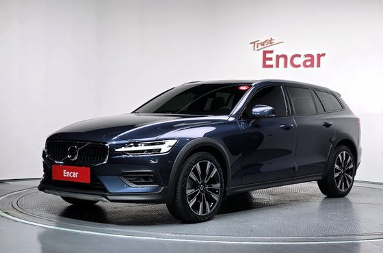 Volvo V60 B5 Pro AWD — пробег 15 383 км — фото 1 из 5