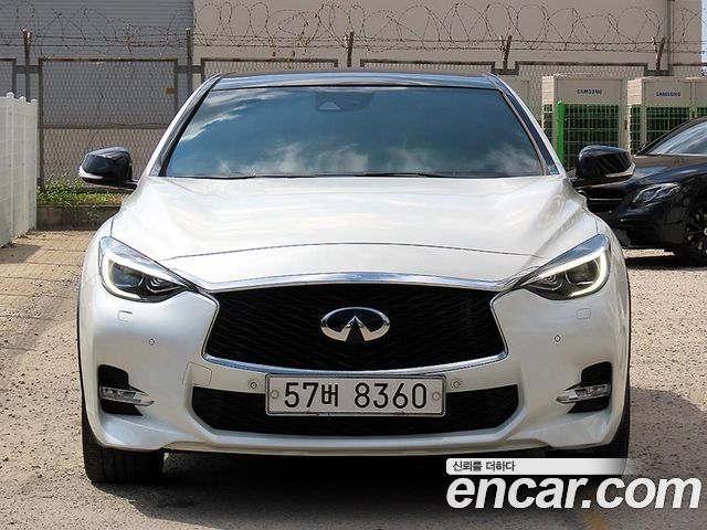 Infiniti Q30 2.0 Premium — пробег 60 647 км — фото 1 из 5