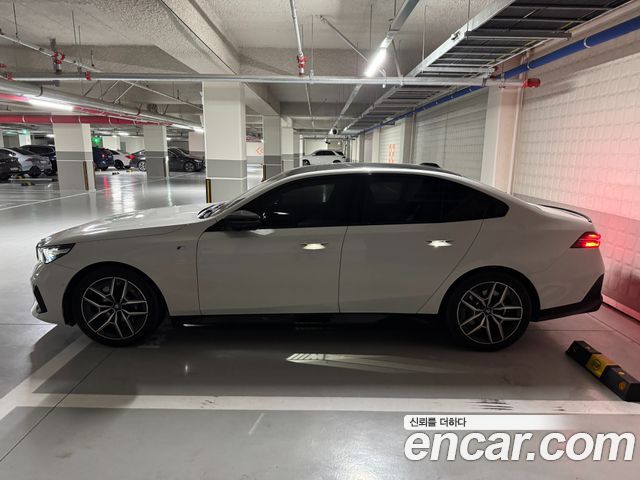 BMW i5 eDrive 40 M Sport — пробег 29 334 км — фото 5 из 5