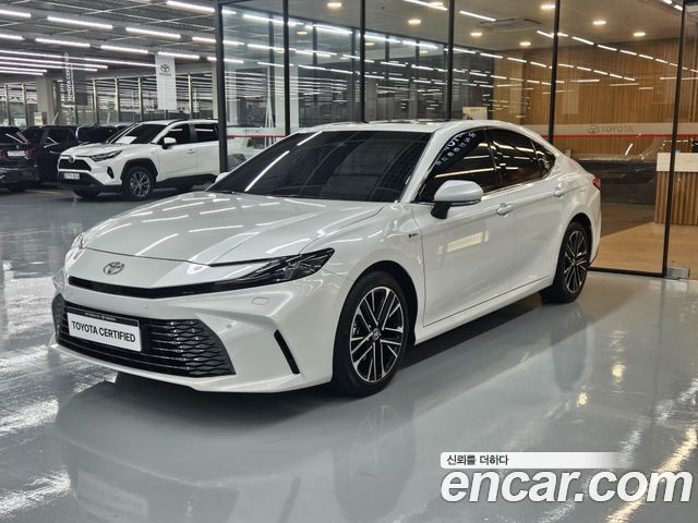 Toyota Camry 2.5 XLE Hybrid — пробег 10 423 км — фото 1 из 5