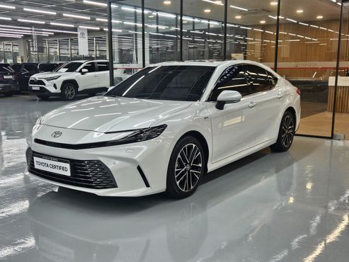 Toyota Camry 2.5 XLE Hybrid — пробег 10 423 км — фото 1 из 5