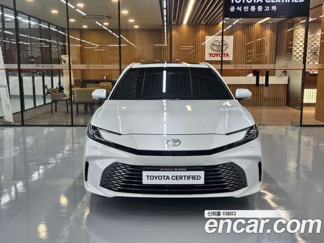 Toyota Camry 2.5 XLE Hybrid — пробег 10 423 км — фото 3 из 5