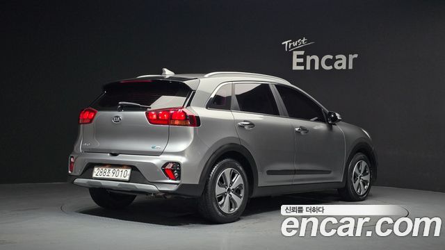 Kia Niro 1.6 HEV Luxury — пробег 59 113 км — фото 2 из 5