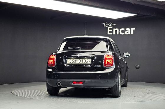 Mini Cooper 5Door Standard 3rd — пробег 148 459 км — фото 4 из 5