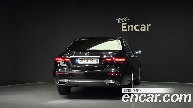 Mercedes-Benz E-Class E220d 4MATIC Exclusive — пробег 43 201 км — фото 4 из 5