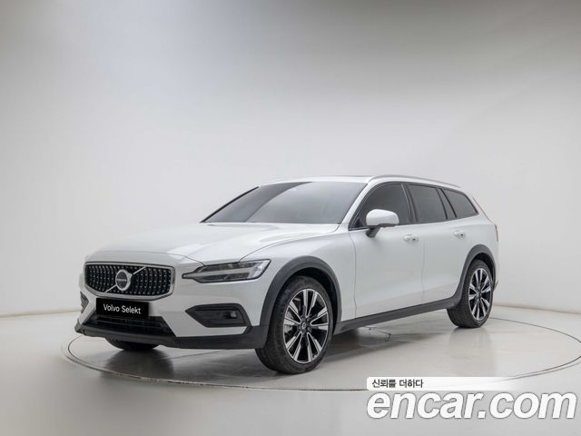 Volvo V60 B5 Ultra AWD — пробег 10 461 км — фото 1 из 5