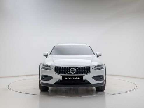 Volvo V60 B5 Ultra AWD — пробег 10 461 км — фото 2 из 5