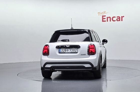 Mini Cooper 5Door Classic Third Generation — пробег 25 300 км — фото 4 из 5
