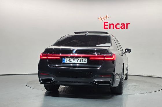 BMW 7-Series 740Li xDrive M Sport Package — пробег 68 791 км — фото 4 из 5
