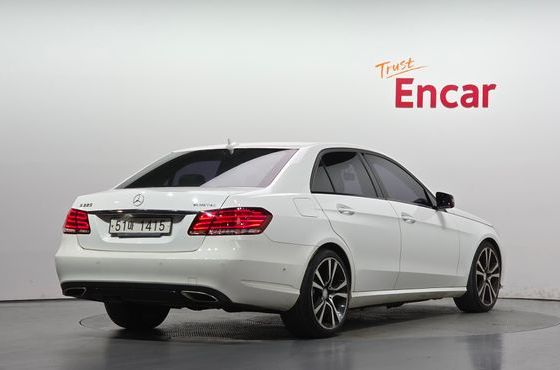 Mercedes-Benz E-Class E220 Bluetec Avantgarde Sport — пробег 138 659 км — фото 2 из 5