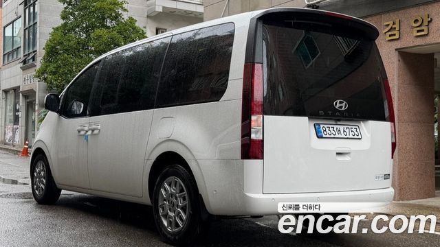 Hyundai Staria L3.5 Cargo 5-Seater Modern — пробег 800 км — фото 2 из 5