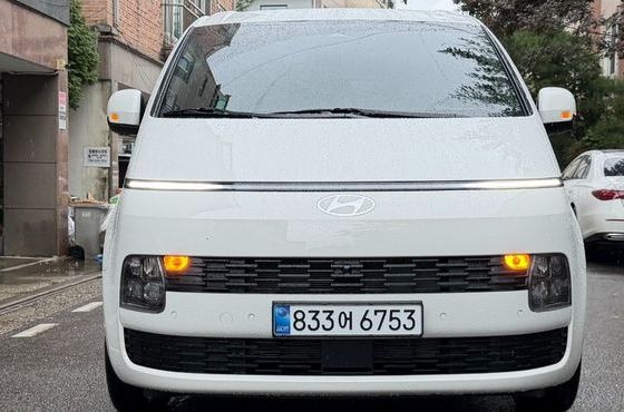 Hyundai Staria L3.5 Cargo 5-Seater Modern — пробег 800 км — фото 3 из 5