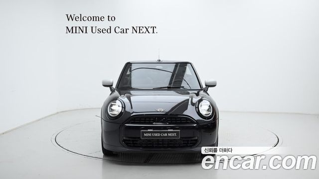 Mini Cooper Essential — пробег 4 056 км — фото 3 из 5