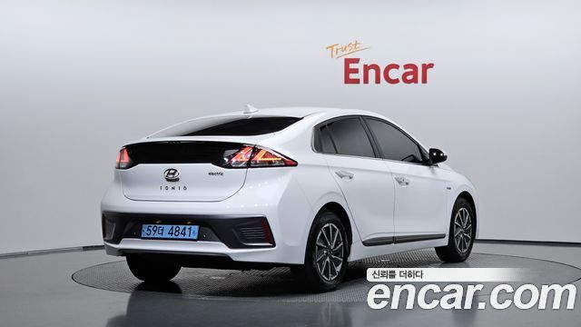 Hyundai Ioniq Q — пробег 108 789 км — фото 2 из 5