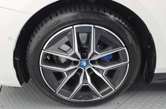 BMW i5 eDrive 40 M Sport — пробег 38 311 км — фото 5 из 5
