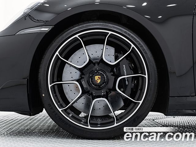 Porsche 911 Turbo S — пробег 15 240 км — фото 5 из 5