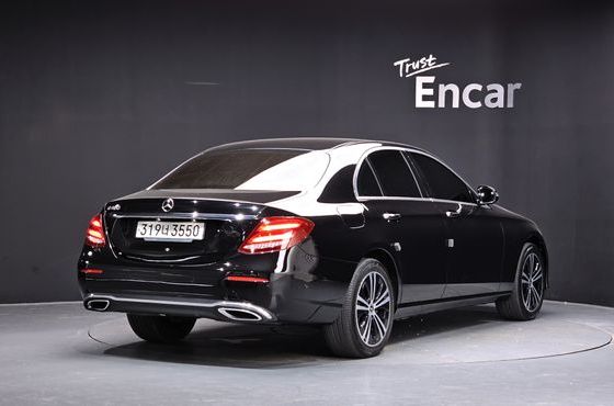 Mercedes-Benz E-Class E220d Avantgarde — пробег 89 993 км — фото 2 из 5