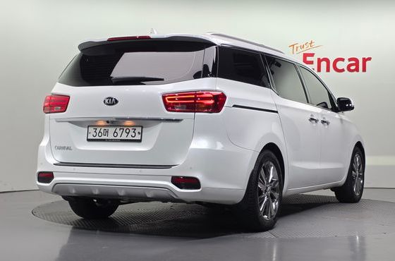 Kia Carnival 9-Seater Noblesse Special — пробег 163 030 км — фото 2 из 5
