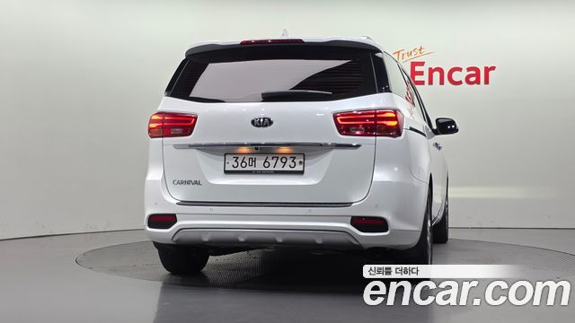 Kia Carnival из Кореи Encar