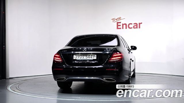 Mercedes-Benz E-Class E300 4MATIC AMG Line — пробег 117 583 км — фото 4 из 5