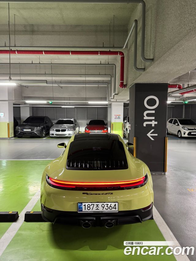 Porsche 911 Carrera 4 GTS — пробег 4 430 км — фото 2 из 5