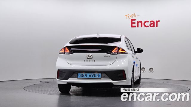 Hyundai Ioniq Q — пробег 40 554 км — фото 4 из 5