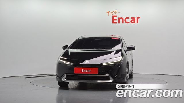 Toyota Prius 2.0 PHEV XSE — пробег 4 297 км — фото 3 из 5