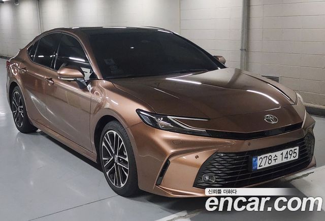 Toyota Camry 2.5 XLE Premium Hybrid — пробег 9 100 км — фото 1 из 5