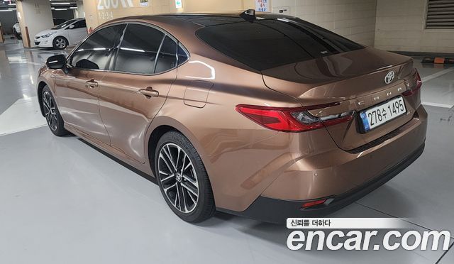 Toyota Camry 2.5 XLE Premium Hybrid — пробег 9 100 км — фото 2 из 5
