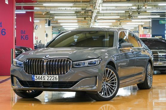 BMW 7-Series 740Li xDrive Design Pure Excellence — пробег 90 600 км — фото 1 из 5