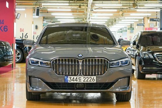 BMW 7-Series 740Li xDrive Design Pure Excellence — пробег 90 600 км — фото 3 из 5