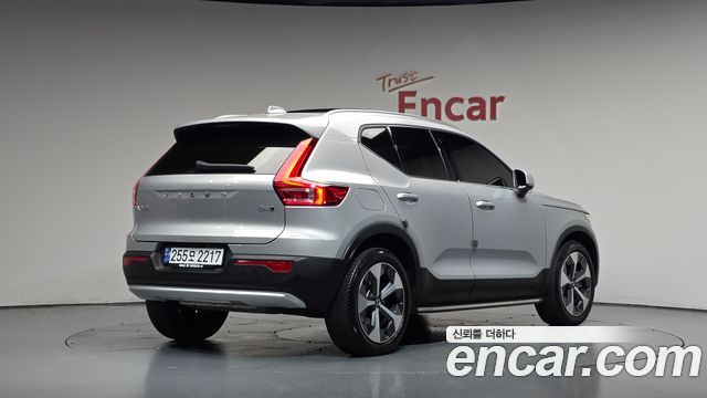 Volvo XC40 B4 Ultimate Bright — пробег 25 676 км — фото 2 из 5