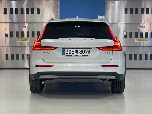 Volvo V60 B5 Ultra AWD — пробег 12 797 км — фото 4 из 5