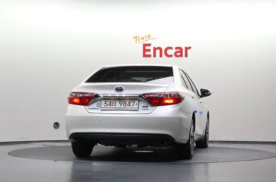 Toyota Camry Hybrid XLE — пробег 133 911 км — фото 4 из 5