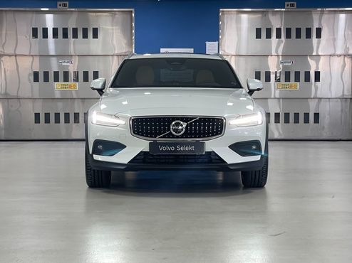 Volvo V60 B5 Ultra AWD — пробег 3 897 км — фото 3 из 5