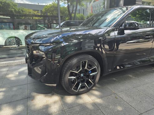 BMW XM 4.4 — пробег 36 900 км — фото 2 из 5