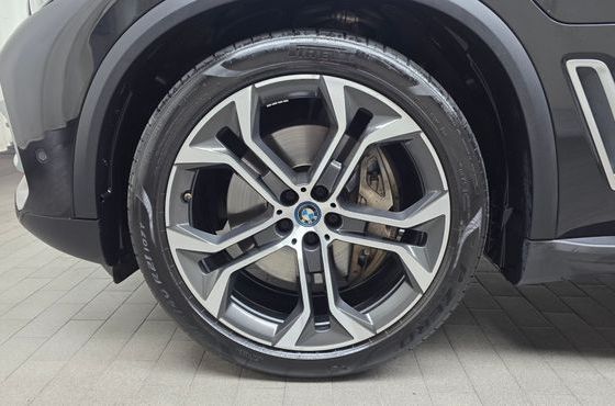 BMW X5 xDrive 45e xLine — пробег 130 403 км — фото 5 из 5