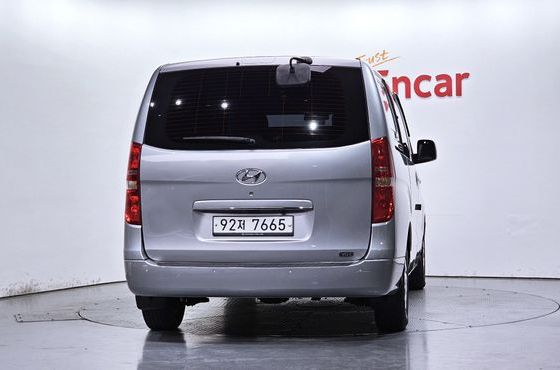 Hyundai Starex 5-Seater VAN CVX Luxury — пробег 141 364 км — фото 4 из 5