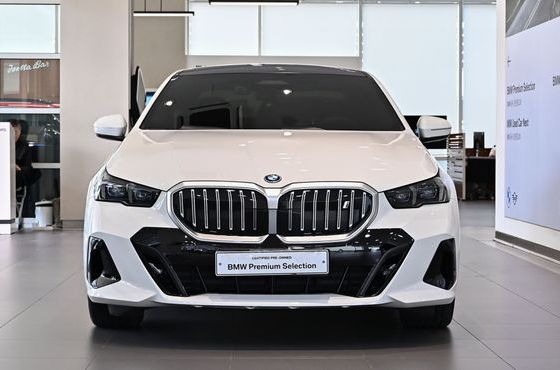 BMW i5 eDrive 40 M Sport — пробег 10 719 км — фото 2 из 5
