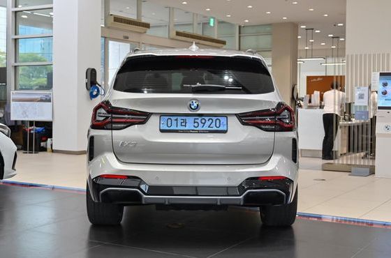 BMW iX3 M Sports — пробег 32 266 км — фото 4 из 5
