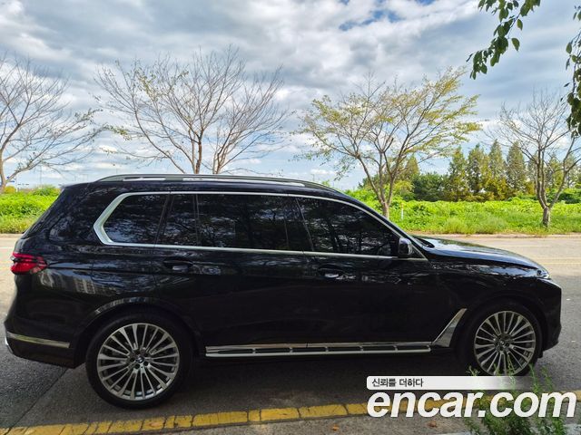 BMW X7 xDrive 40i Design Pure Excellence 6-Seater — пробег 18 000 км — фото 3 из 5