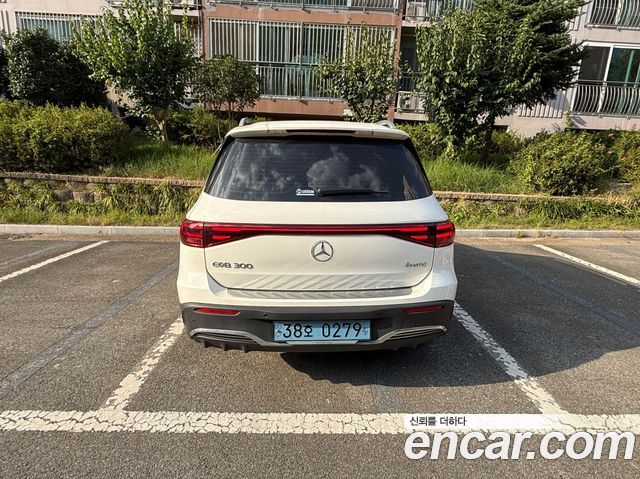 Mercedes-Benz EQB EQB300 4MATIC AMG Line — пробег 20 000 км — фото 4 из 5