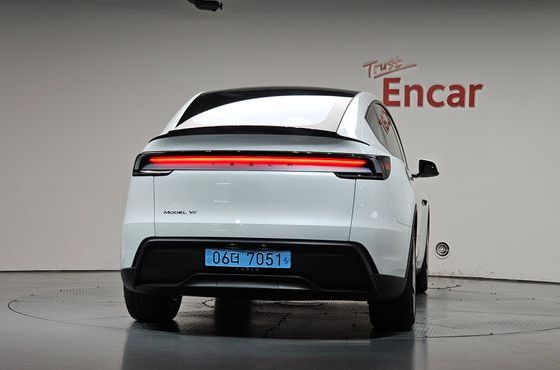 Tesla Model Y L Long Range AWD — пробег 30 км — фото 4 из 5