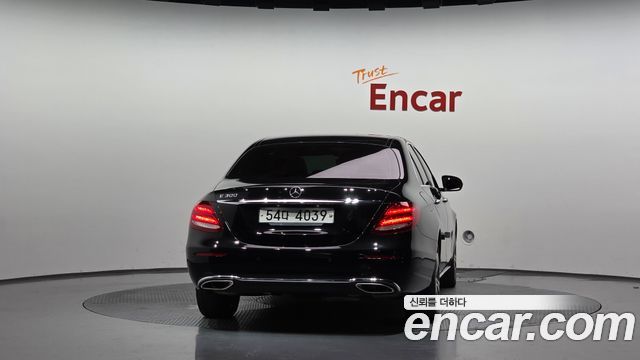 Mercedes-Benz E-Class E300 Avantgarde — пробег 77 517 км — фото 4 из 5