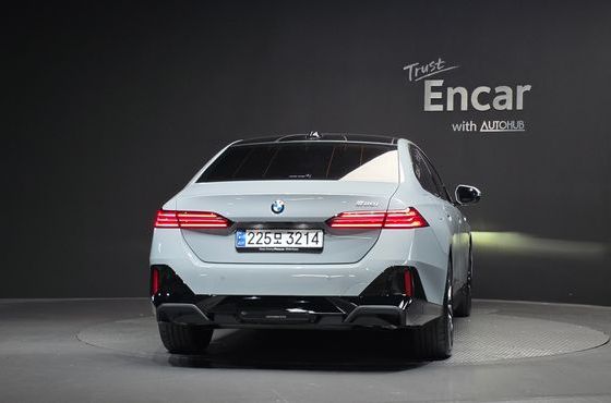 BMW 5-Series 520i M Sport — пробег 25 819 км — фото 4 из 5
