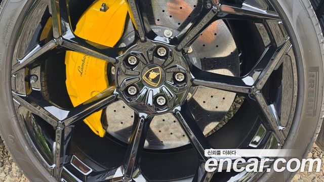 Lamborghini Urus из Кореи Encar